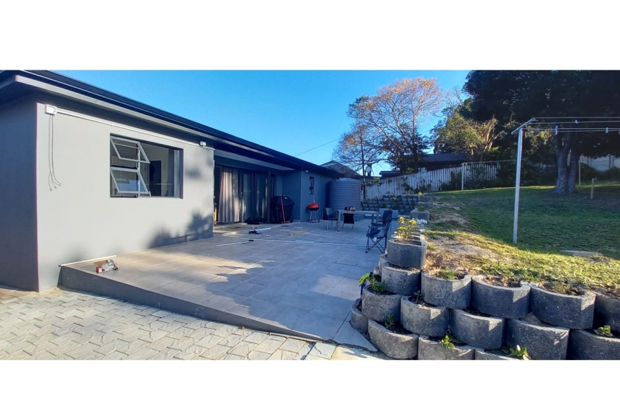 To Let 4 Bedroom Property for Rent in Westhill Western Cape